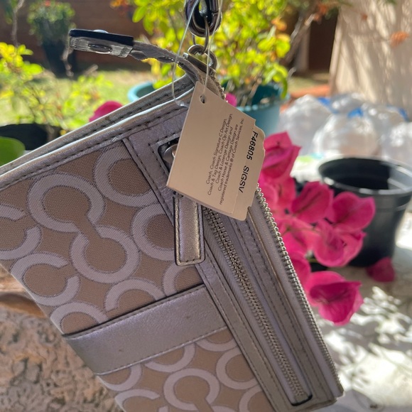 Coach Tan and Cream Patterned Wallet - Picture 5 of 7